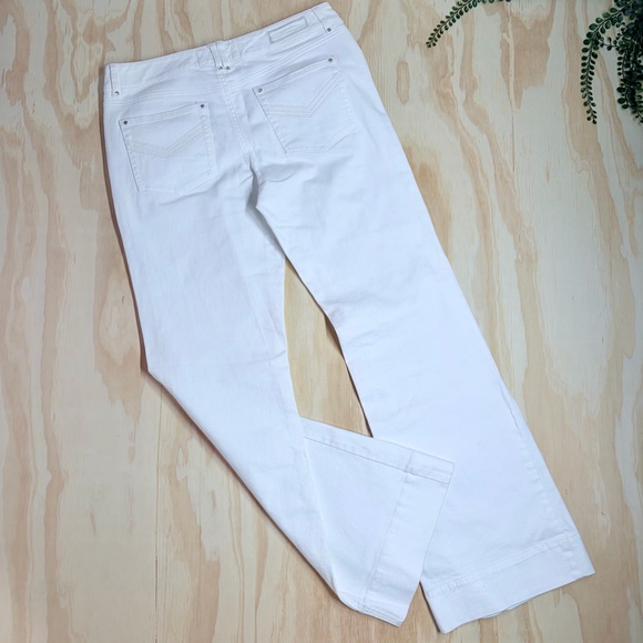 White House Black Market Blanc Rhinestone Bootcut Jeans White Size 6 - Picture 8 of 14